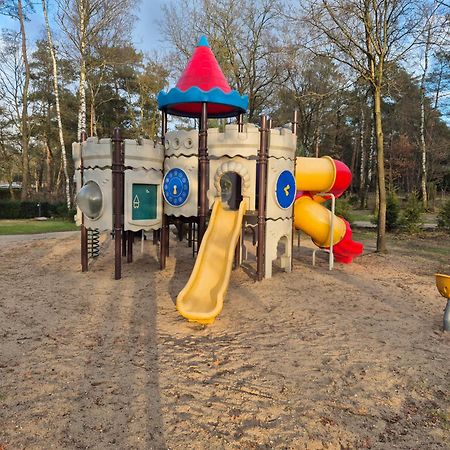 Het Veluwse Boshuisje Knus Chalet Met Omheinde Tuin Op De Veluwe Hoenderloo Eksteriør bilde